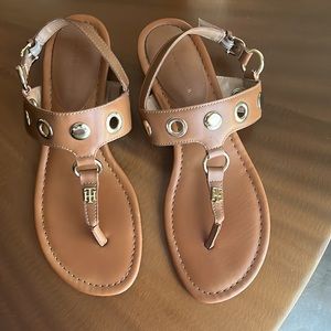 Tommy Hilfiger sandals very pretty size 8